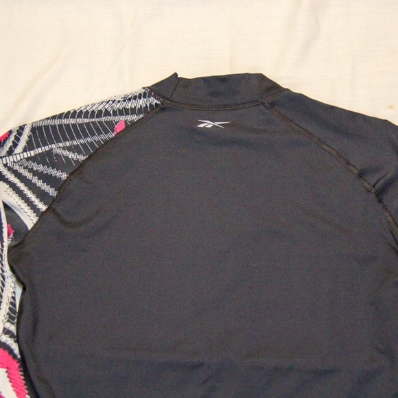 Reebok Running Pullover Top - Picture 6 of 9